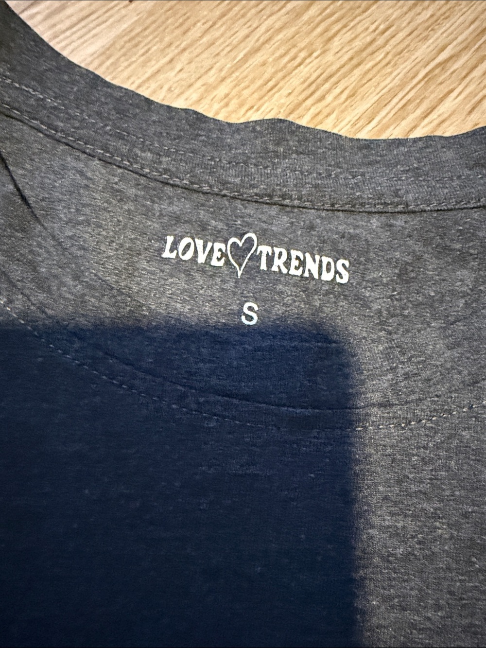 5 Piece Bundle Of Size Small T-Shirts 5/$25 - Picture 3 of 12